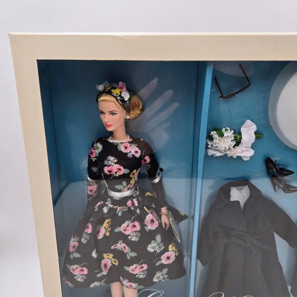 Grace Kelly The Romance Silkstone Barbie Doll Giftset By Mattel Gold Label T7944 - Picture 4 of 16